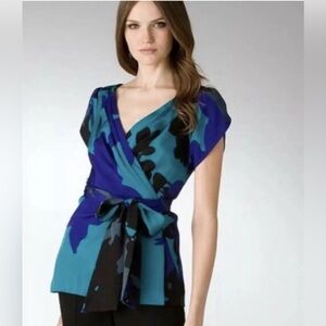 Diane Von Furstenberg Silk Wrap Blouse Blue Floral Print Sz 0 Spring Summer
